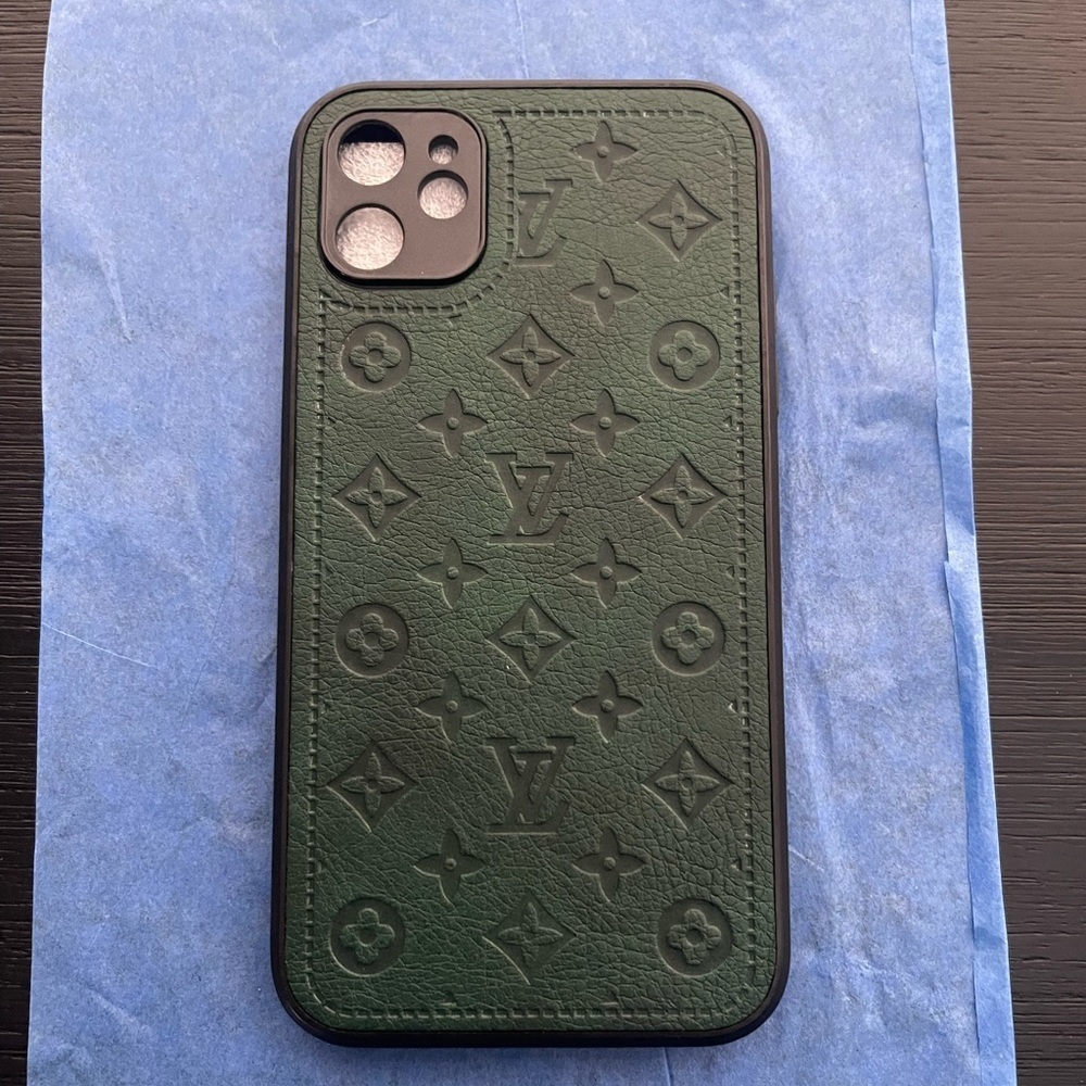 iPhone 11 Dark Green phone case 🍀 - Picture 2 of 3